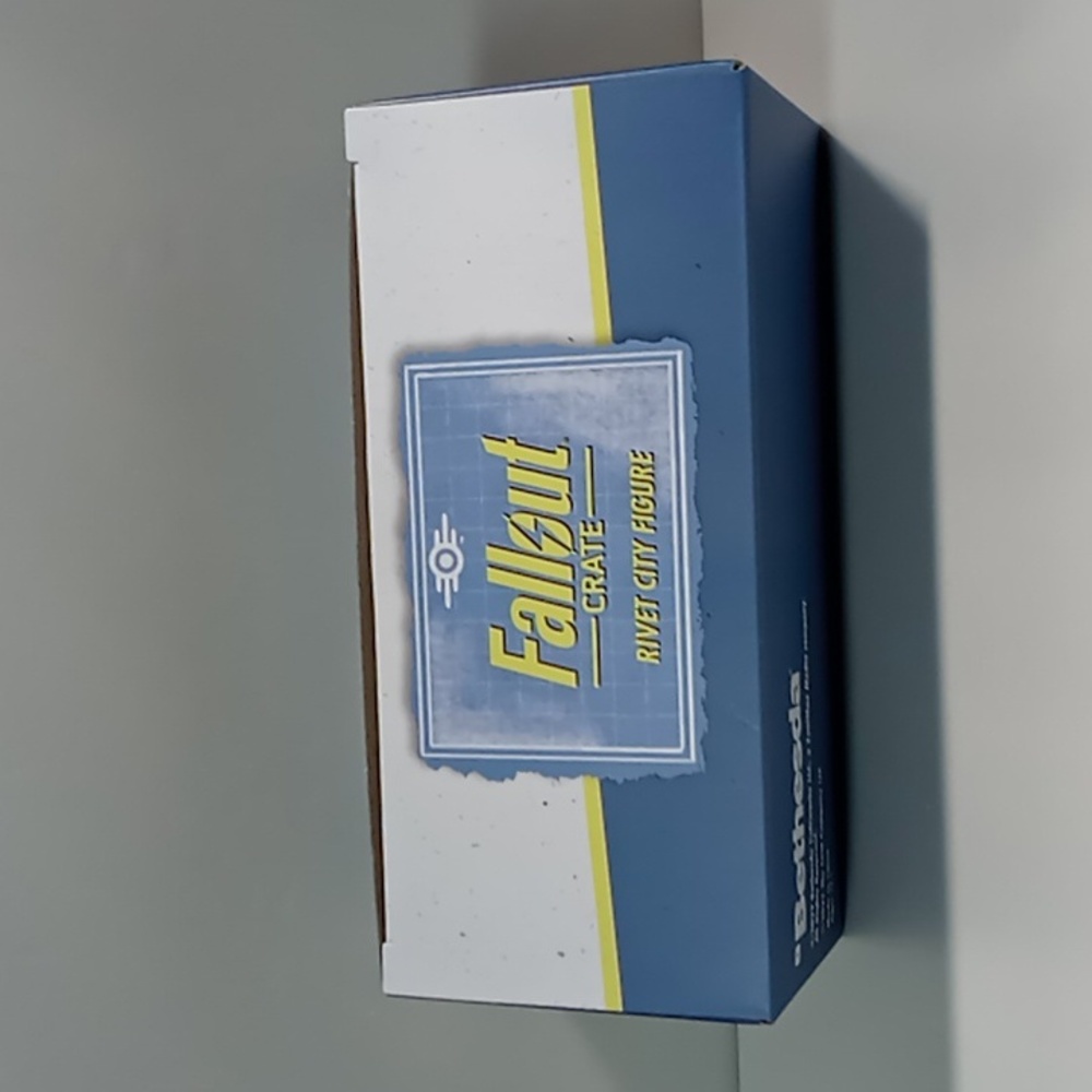 NIB Limited Edition Rivet City Figure - Picture 7 of 7